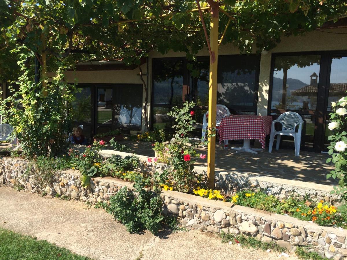 Family Hotel Belvedere Dulgopol Exterior photo